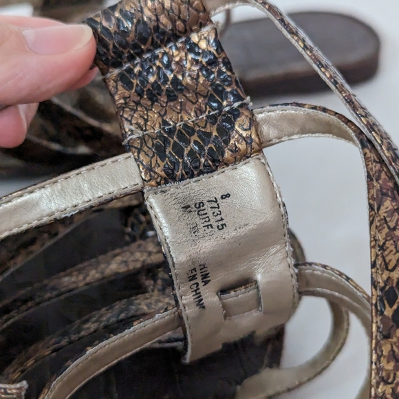 Gladiator flat sandals in reptile pattern - Women's size 8 - Picture 5 of 6